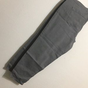 Women’s gray skinny ankle jean